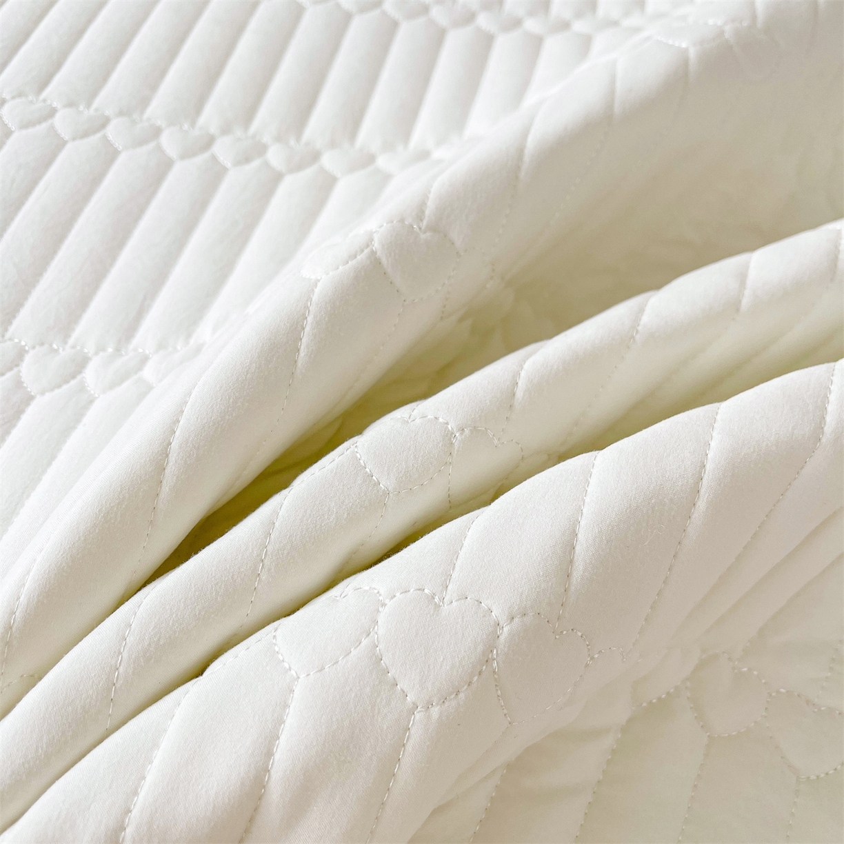 91家纺网 家纺一手货源 找家纺 好儿喜家纺 2025新款A类水洗棉床裙三件套-安妮系列 安妮-奶白