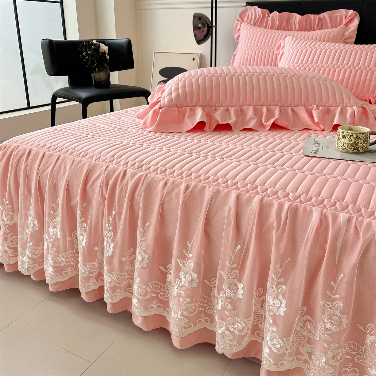 91家纺网 家纺一手货源 找家纺 好儿喜家纺 2025新款A类水洗棉床裙三件套-安妮系列 安妮-浅豆沙