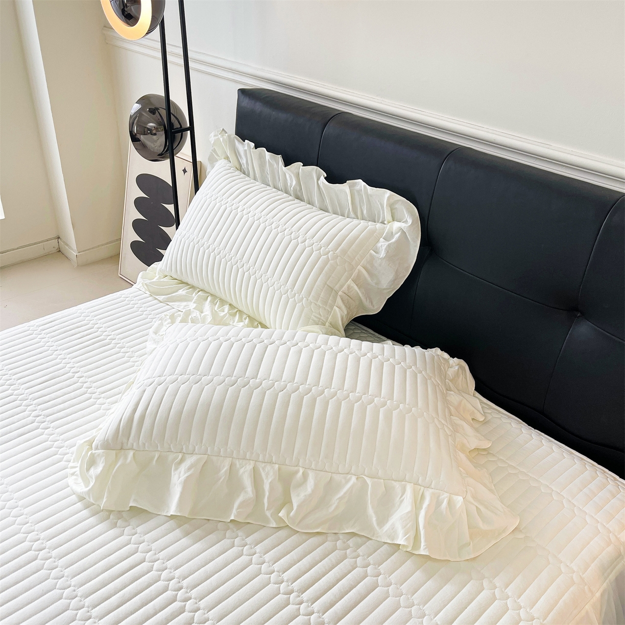 91家纺网 家纺一手货源 找家纺 好儿喜家纺 2025新款A类水洗棉床裙三件套-安妮系列 安妮-奶白