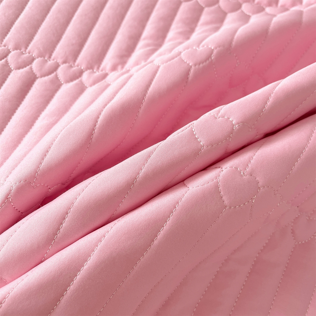 91家纺网 家纺一手货源 找家纺 好儿喜家纺 2025新款A类水洗棉床裙三件套-安妮系列 安妮-粉