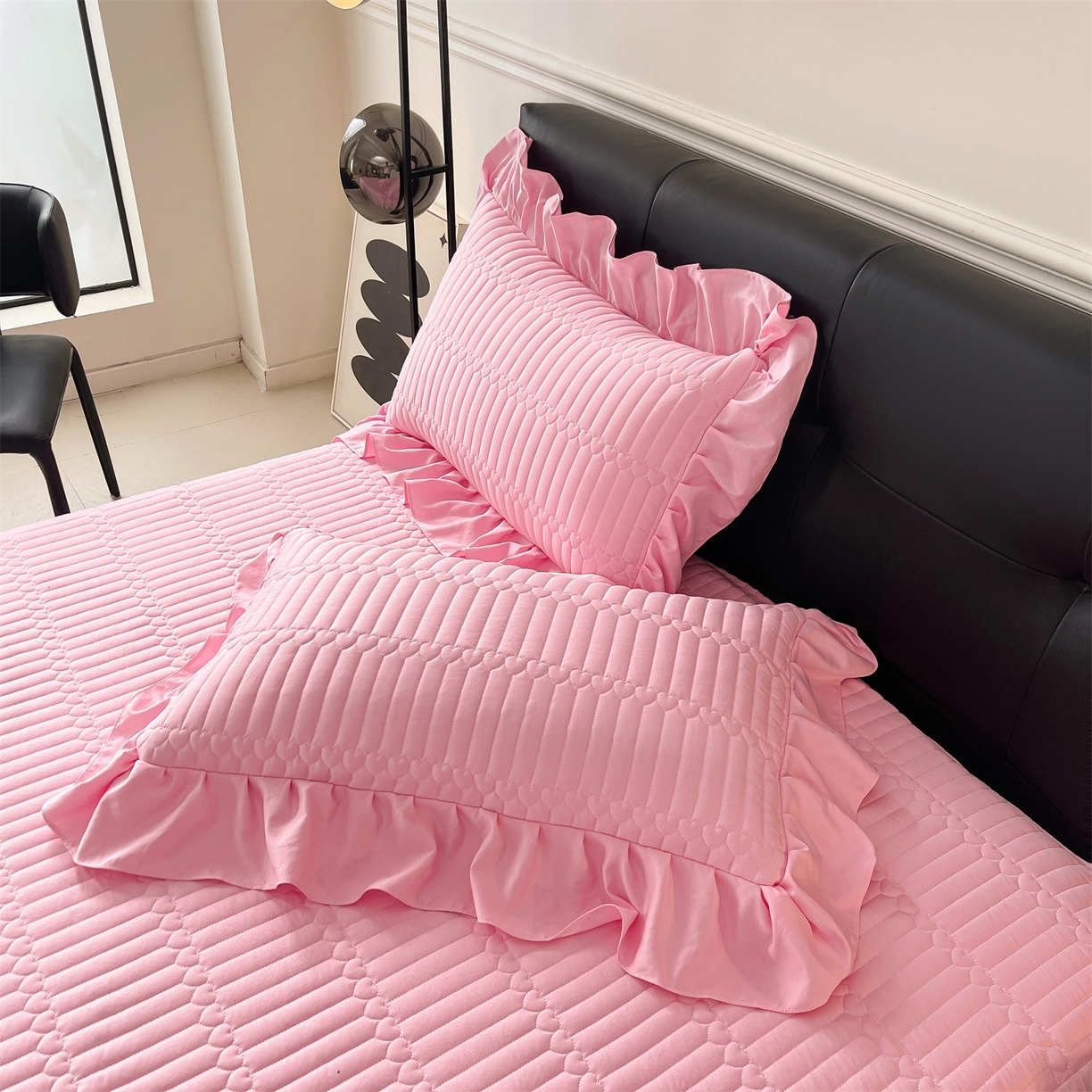 91家纺网 家纺一手货源 找家纺 好儿喜家纺 2025新款A类水洗棉床裙三件套-安妮系列 安妮-粉