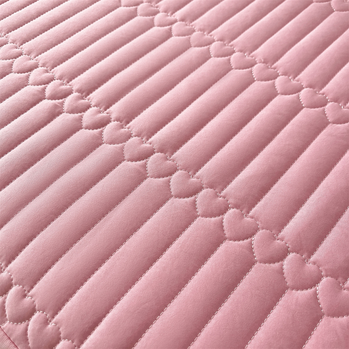 91家纺网 家纺一手货源 找家纺 好儿喜家纺 2025新款A类水洗棉床裙三件套-安妮系列 安妮-粉