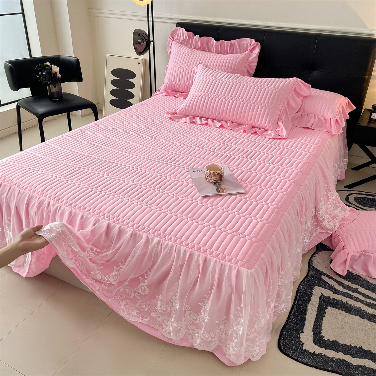 91家纺网 家纺一手货源 找家纺 好儿喜家纺 2025新款A类水洗棉床裙三件套-安妮系列 安妮-粉