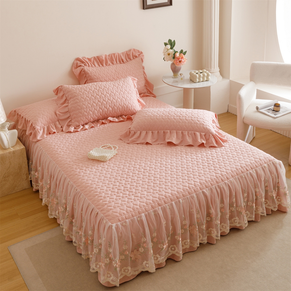 91家纺网 家纺一手货源 找家纺 好儿喜家纺 2025新款A类水洗棉床裙三件套-花恋系列 花恋-豆沙