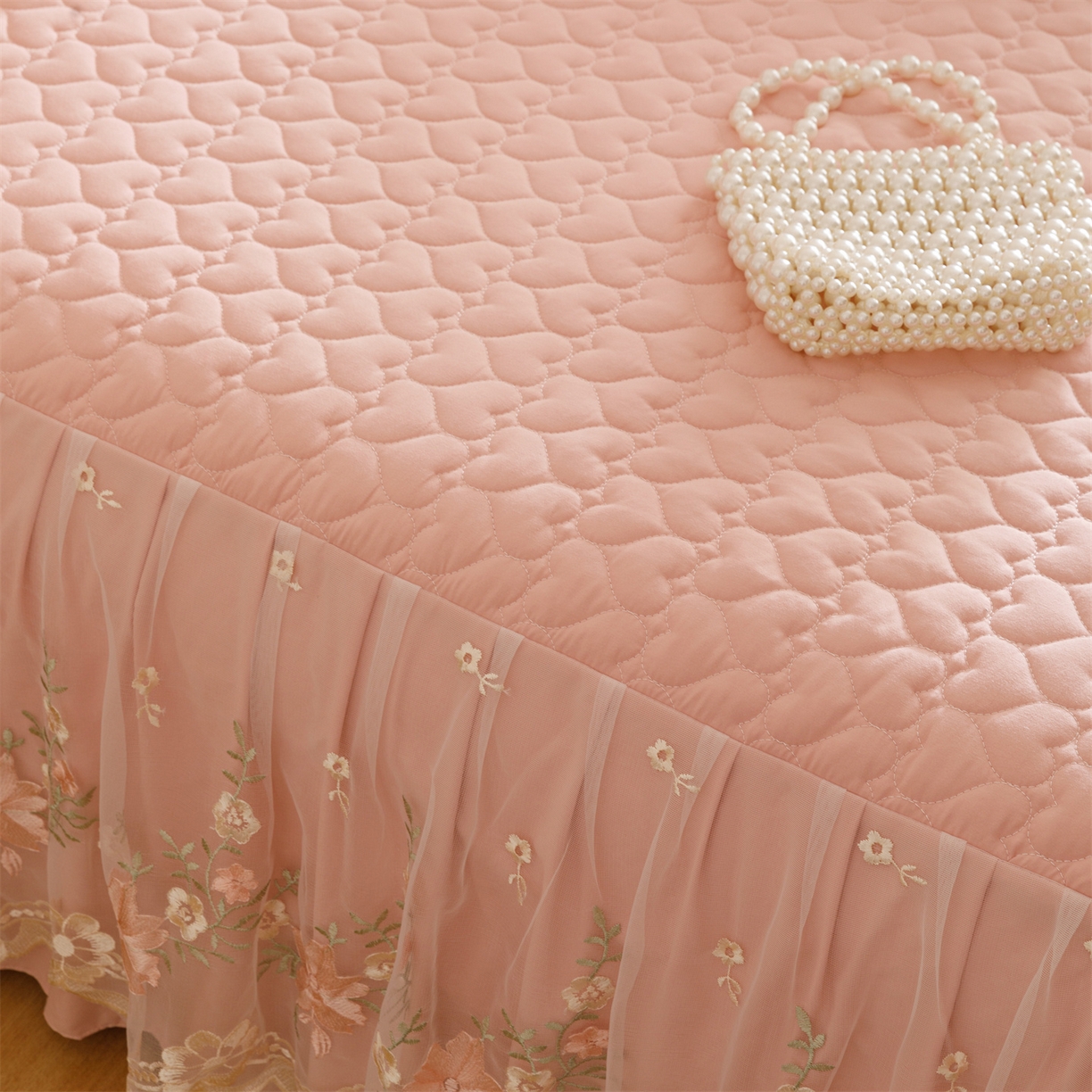 91家纺网 家纺一手货源 找家纺 （总）好儿喜家纺 2025新款A类水洗棉床裙三件套-花恋系列