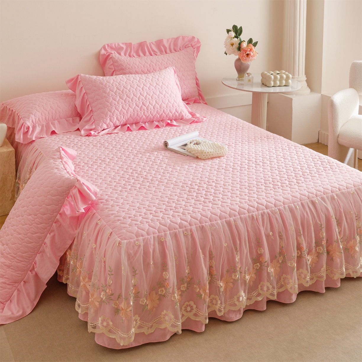 91家纺网 家纺一手货源 找家纺 好儿喜家纺 2025新款A类水洗棉床裙三件套-花恋系列 花恋-粉