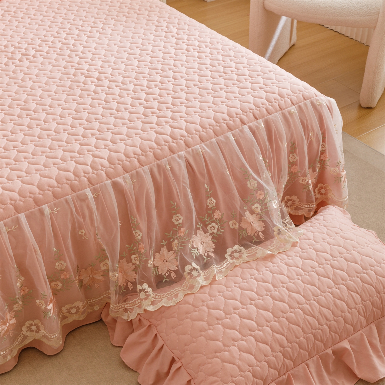 91家纺网 家纺一手货源 找家纺 （总）好儿喜家纺 2025新款A类水洗棉床裙三件套-花恋系列