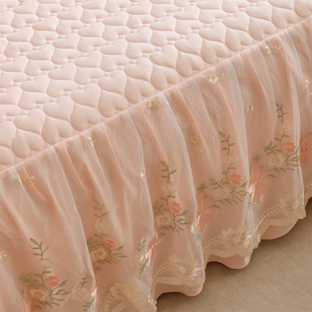 91家纺网 家纺一手货源 找家纺 好儿喜家纺 2025新款A类水洗棉床裙三件套-花恋系列 花恋-浅粉