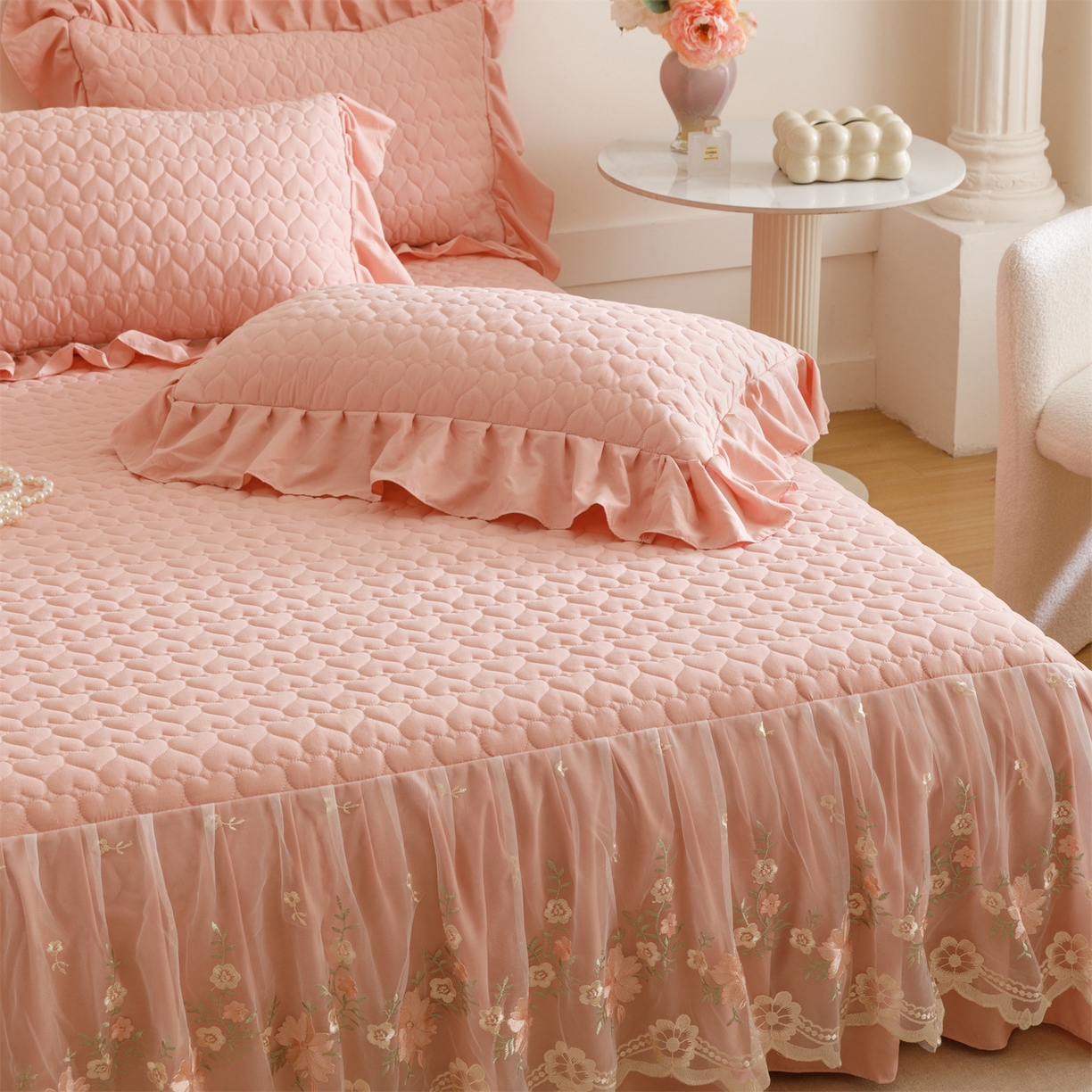 91家纺网 家纺一手货源 找家纺 （总）好儿喜家纺 2025新款A类水洗棉床裙三件套-花恋系列