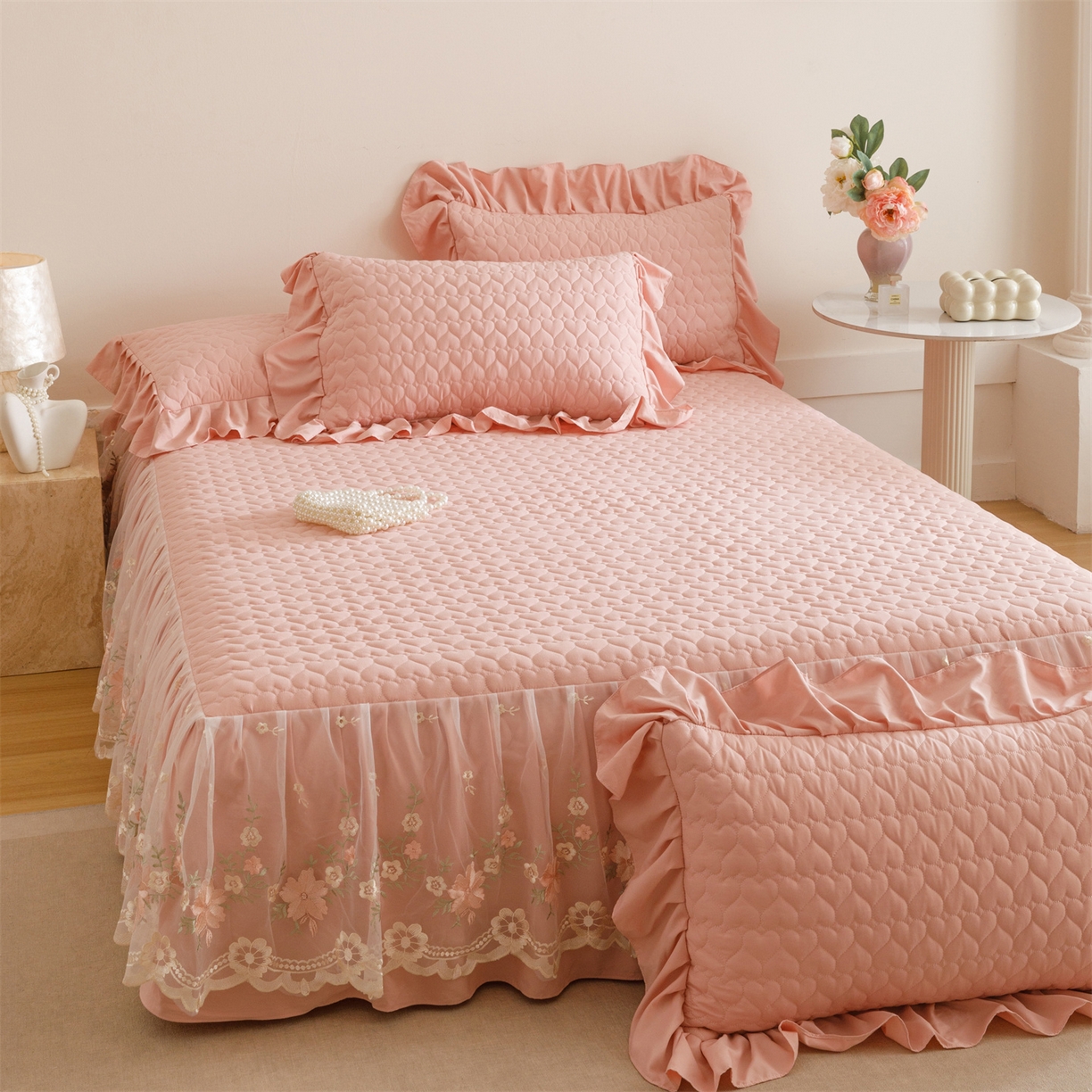 91家纺网 家纺一手货源 找家纺 （总）好儿喜家纺 2025新款A类水洗棉床裙三件套-花恋系列