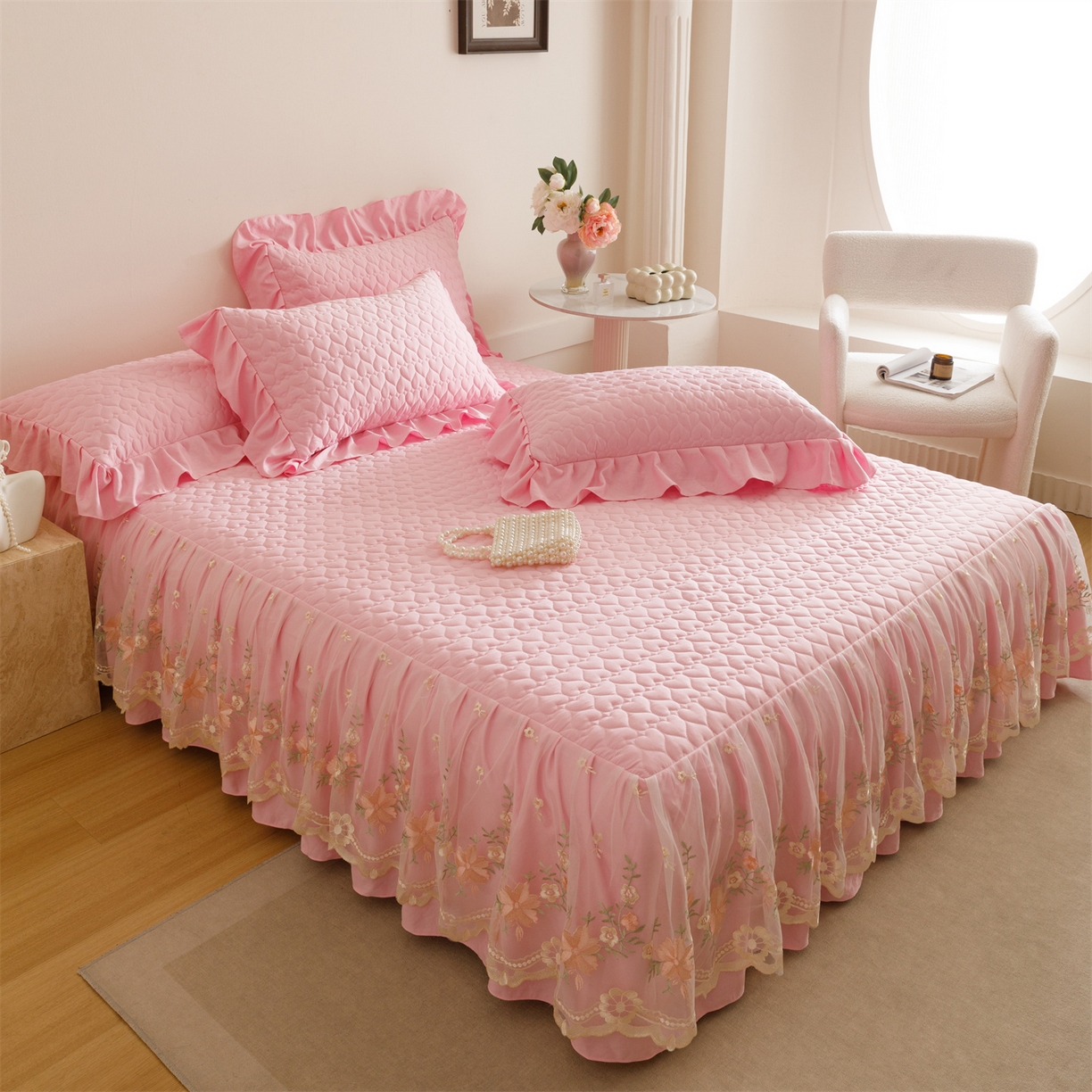 91家纺网 家纺一手货源 找家纺 好儿喜家纺 2025新款A类水洗棉床裙三件套-花恋系列 花恋-粉