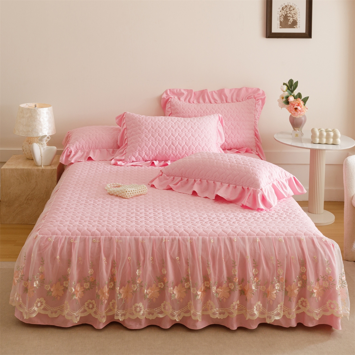 91家纺网 家纺一手货源 找家纺 （总）好儿喜家纺 2025新款A类水洗棉床裙三件套-花恋系列