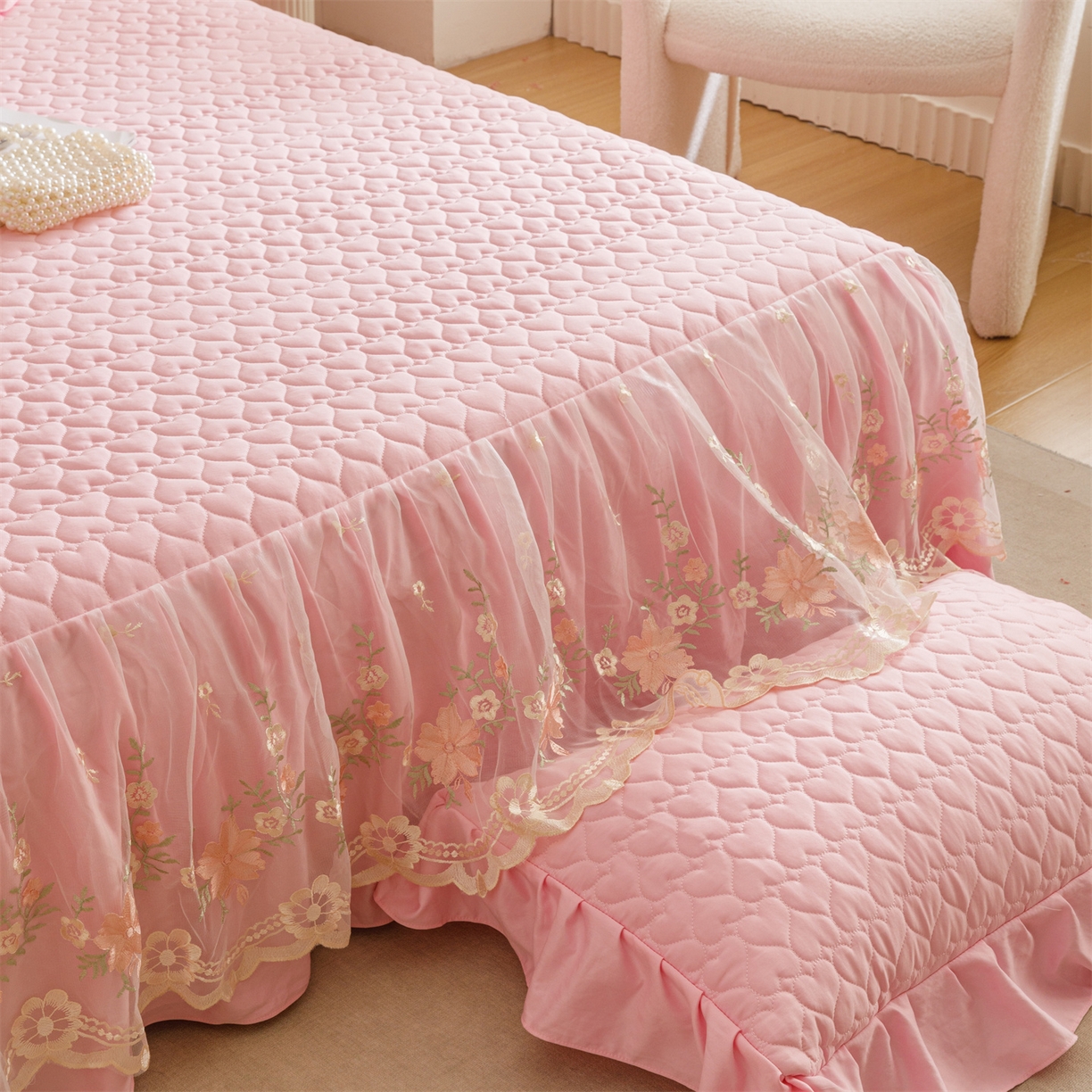 91家纺网 家纺一手货源 找家纺 好儿喜家纺 2025新款A类水洗棉床裙三件套-花恋系列 花恋-粉