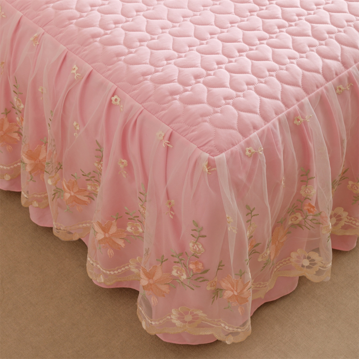 91家纺网 家纺一手货源 找家纺 好儿喜家纺 2025新款A类水洗棉床裙三件套-花恋系列 花恋-粉