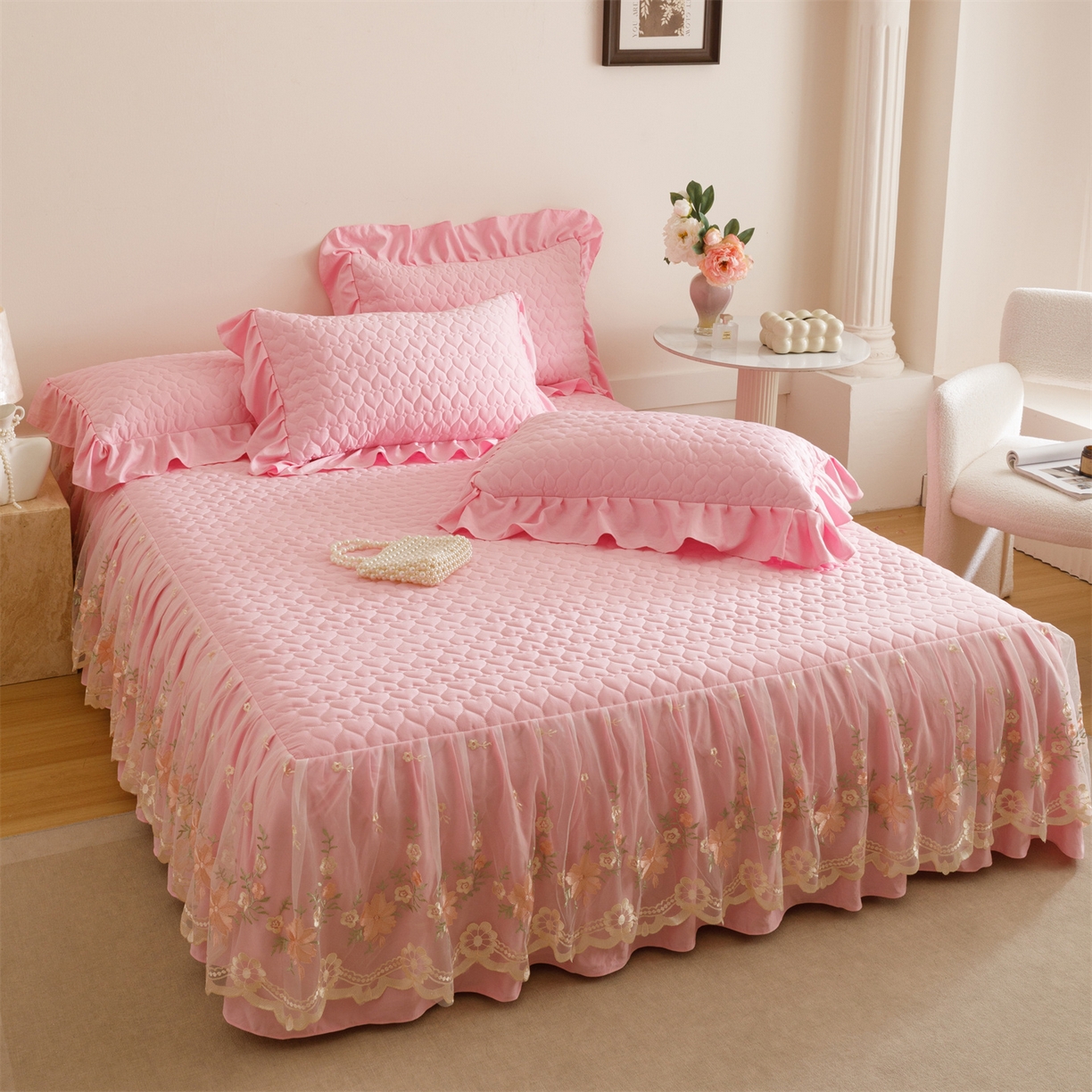 91家纺网 家纺一手货源 找家纺 好儿喜家纺 2025新款A类水洗棉床裙三件套-花恋系列 花恋-粉