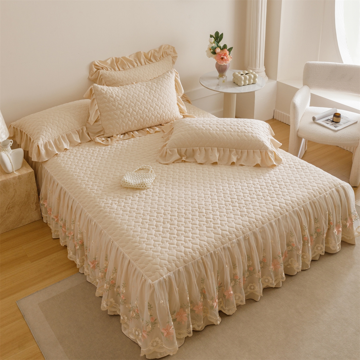 91家纺网 家纺一手货源 找家纺 好儿喜家纺 2025新款A类水洗棉床裙三件套-花恋系列 花恋-香槟