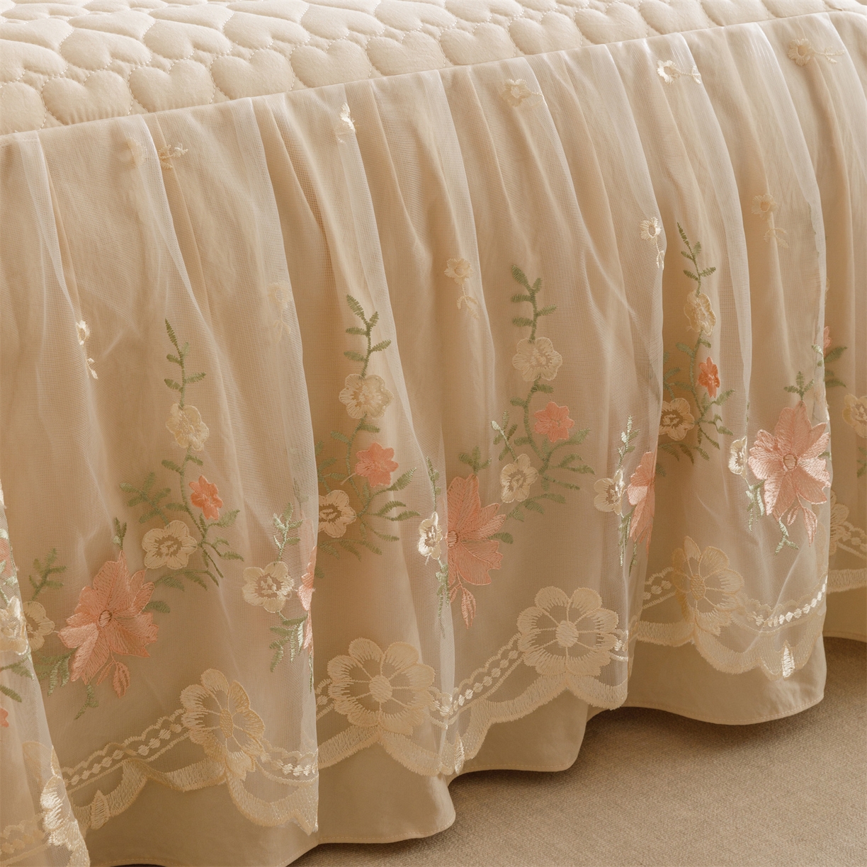 91家纺网 家纺一手货源 找家纺 好儿喜家纺 2025新款A类水洗棉床裙三件套-花恋系列 花恋-香槟