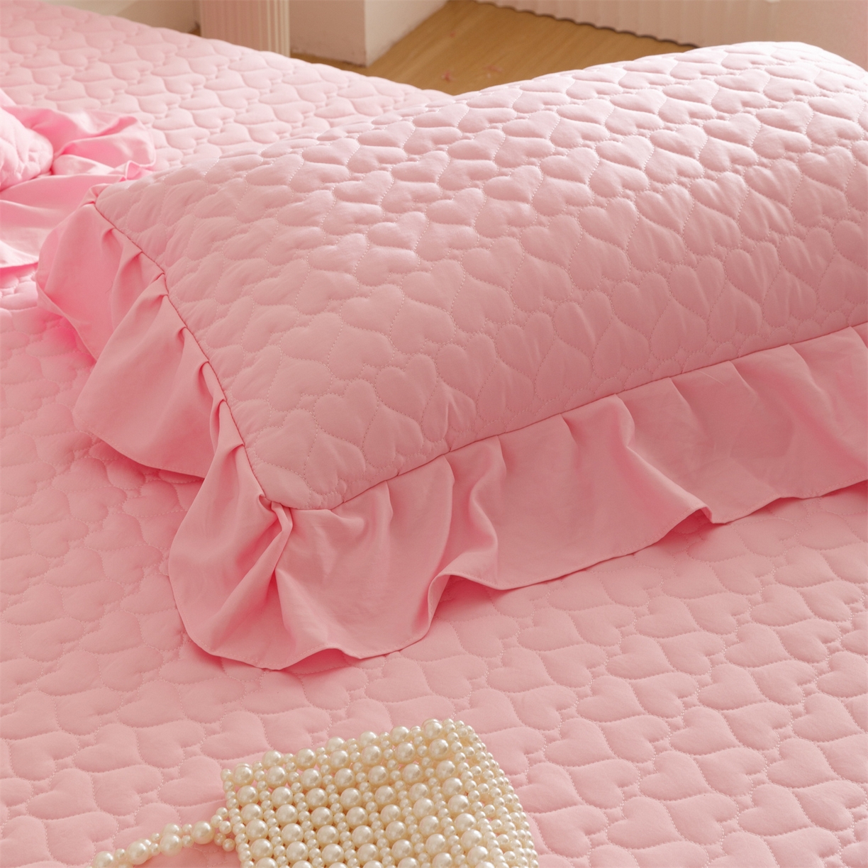 91家纺网 家纺一手货源 找家纺 好儿喜家纺 2025新款A类水洗棉床裙三件套-花恋系列 花恋-粉