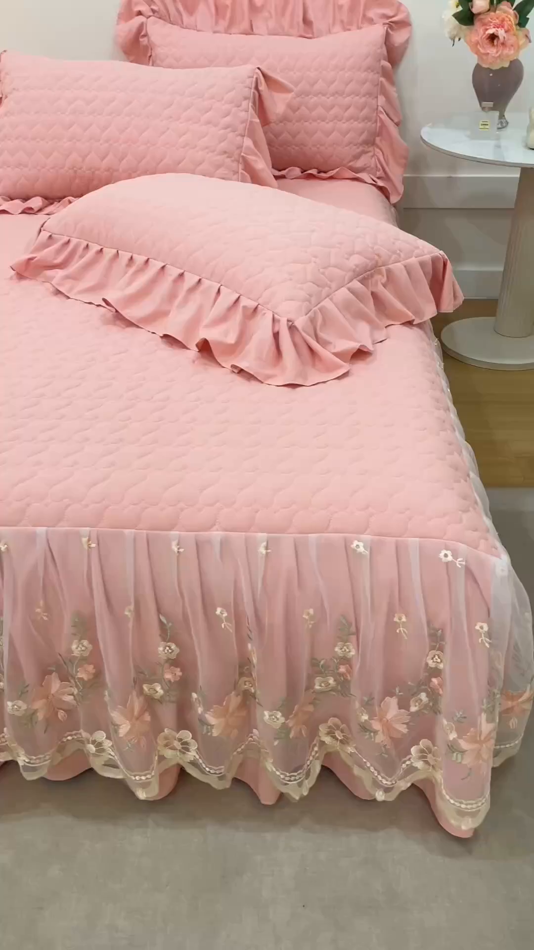 91家纺网 家纺一手货源 找家纺 好儿喜家纺 2025新款A类水洗棉床裙三件套-花恋系列 花恋-豆沙