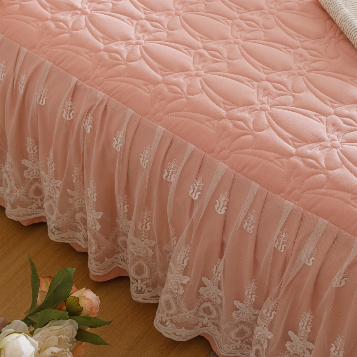 91家纺网 家纺一手货源 找家纺 （总）好儿喜家纺 2025新款A类水洗棉床裙三件套-梦语系列