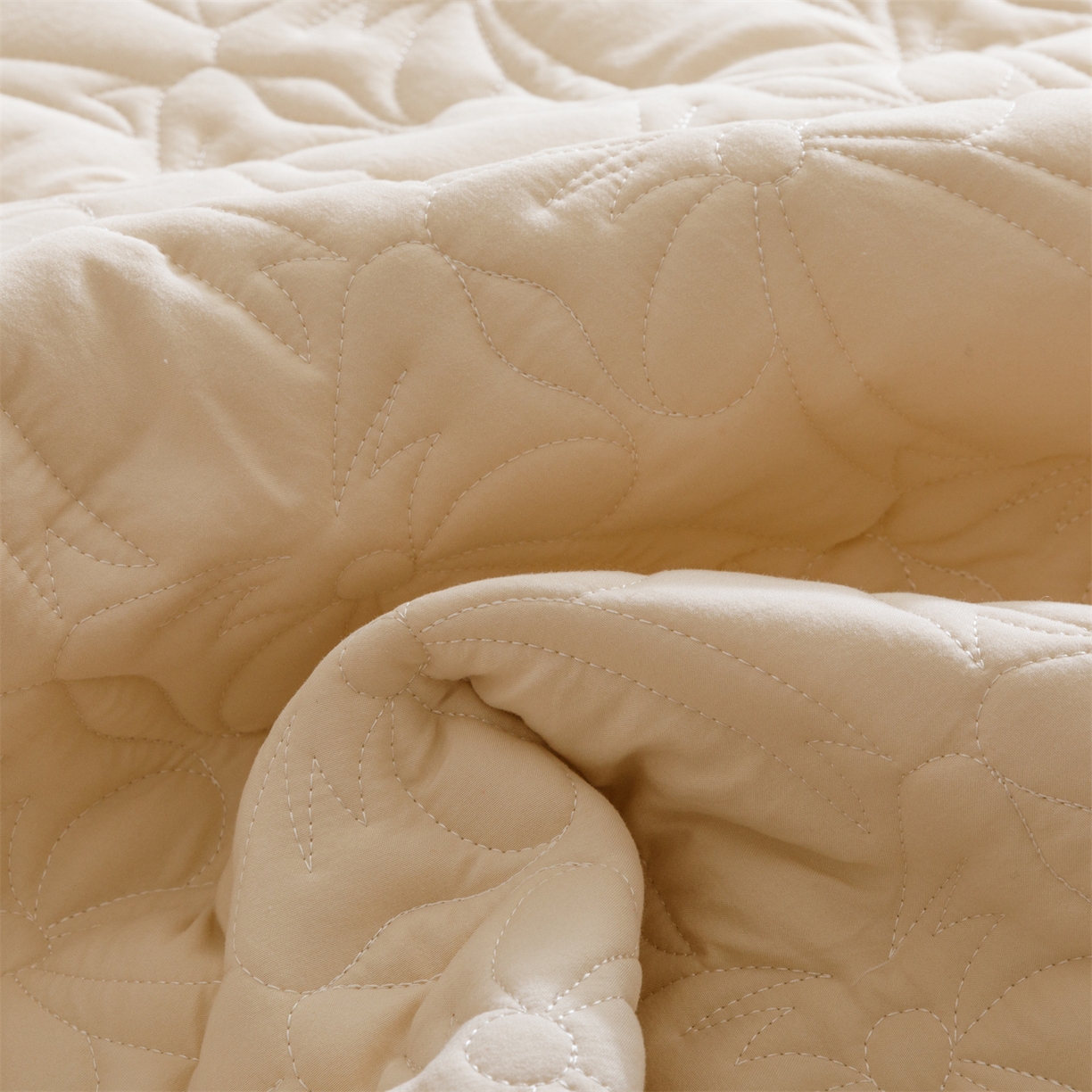 91家纺网 家纺一手货源 找家纺 好儿喜家纺 2025新款A类水洗棉床裙三件套-梦语系列 梦语-香槟