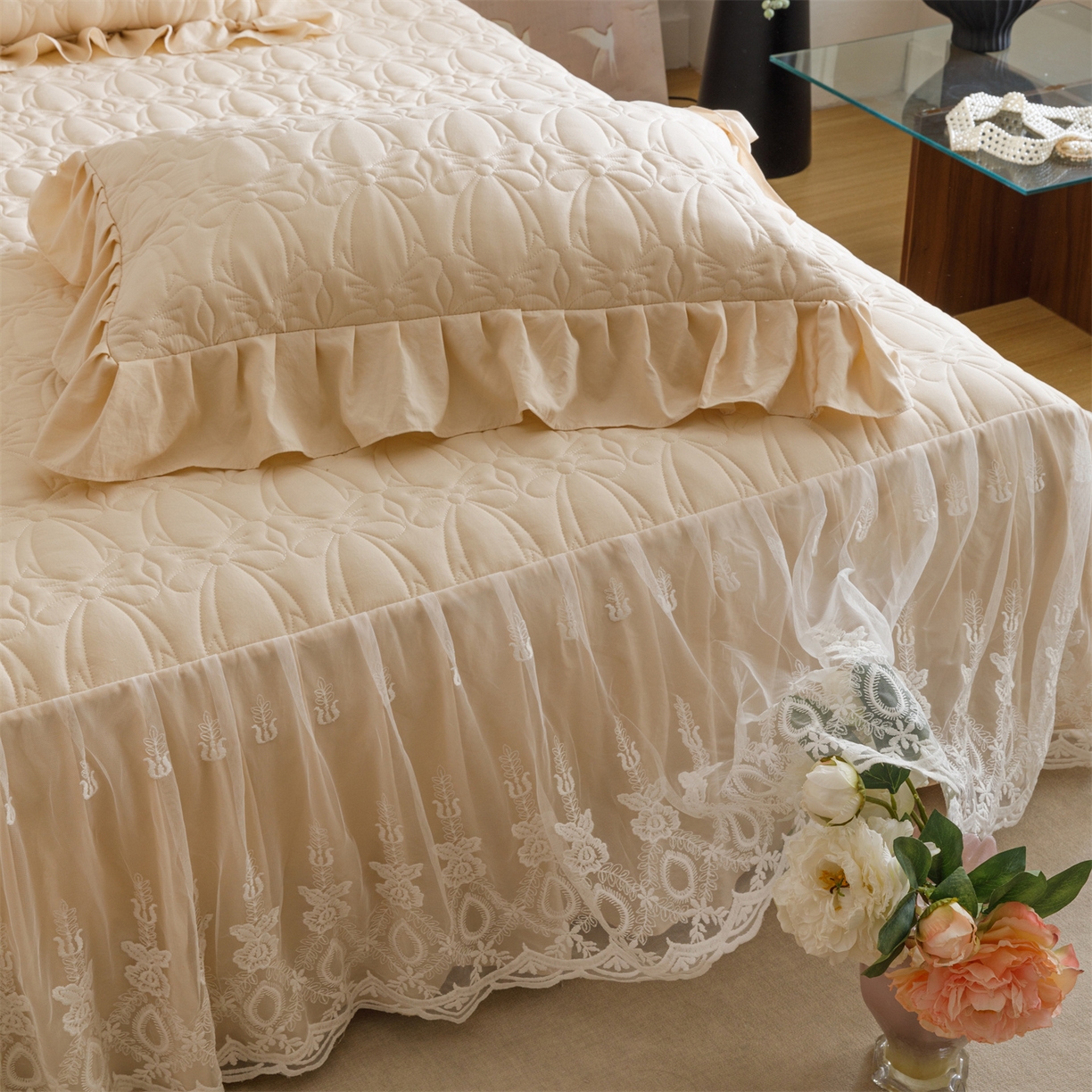 91家纺网 家纺一手货源 找家纺 好儿喜家纺 2025新款A类水洗棉床裙三件套-梦语系列 梦语-香槟