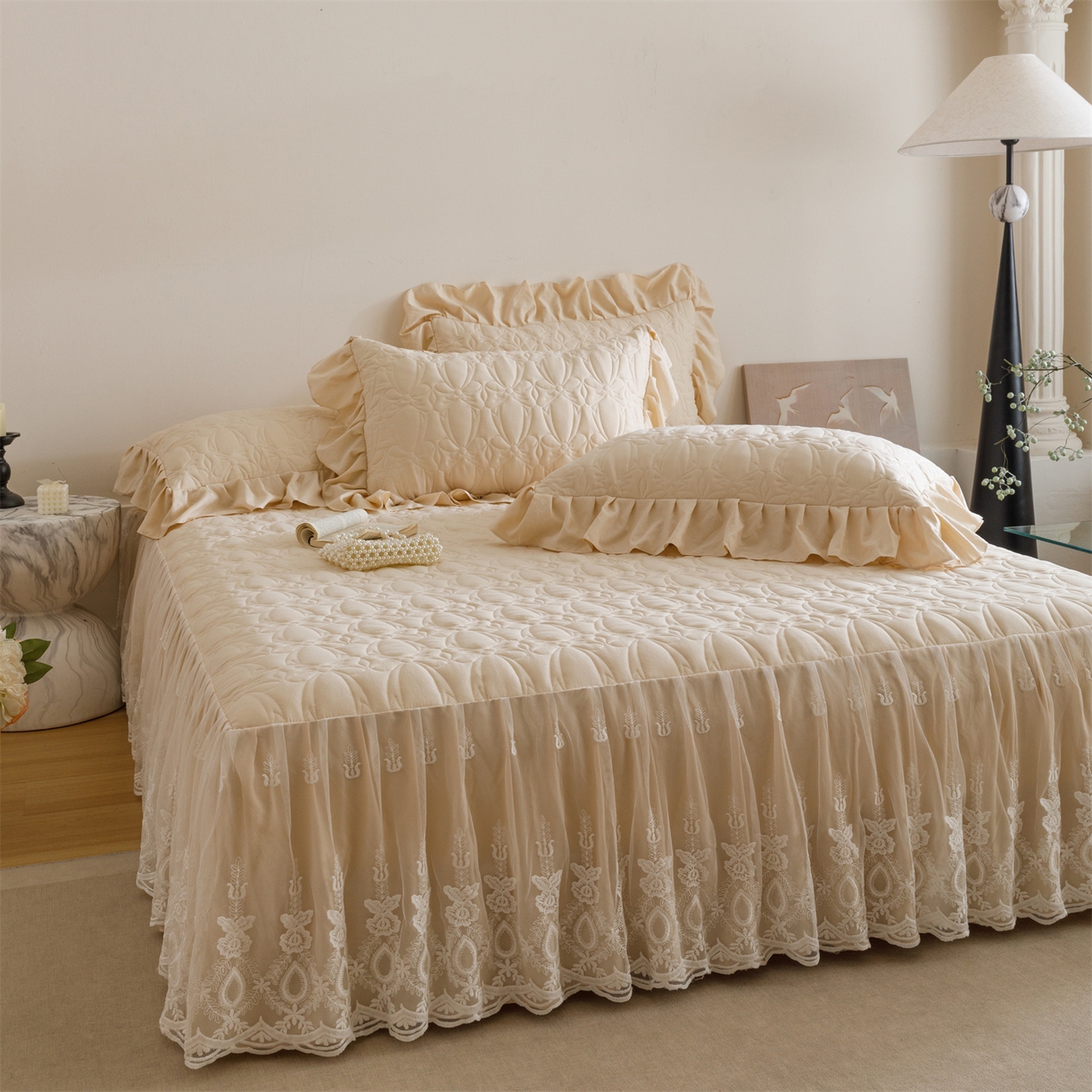 91家纺网 家纺一手货源 找家纺 好儿喜家纺 2025新款A类水洗棉床裙三件套-梦语系列 梦语-香槟