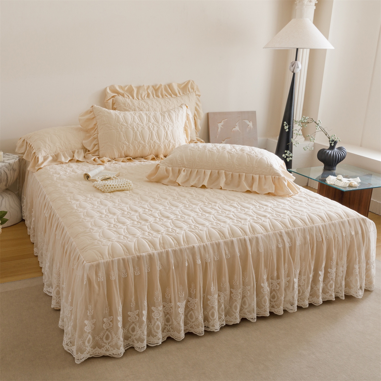 91家纺网 家纺一手货源 找家纺 好儿喜家纺 2025新款A类水洗棉床裙三件套-梦语系列 梦语-香槟