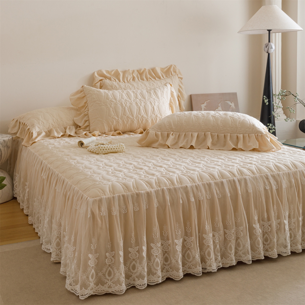 91家纺网 家纺一手货源 找家纺 好儿喜家纺 2025新款A类水洗棉床裙三件套-梦语系列 梦语-香槟