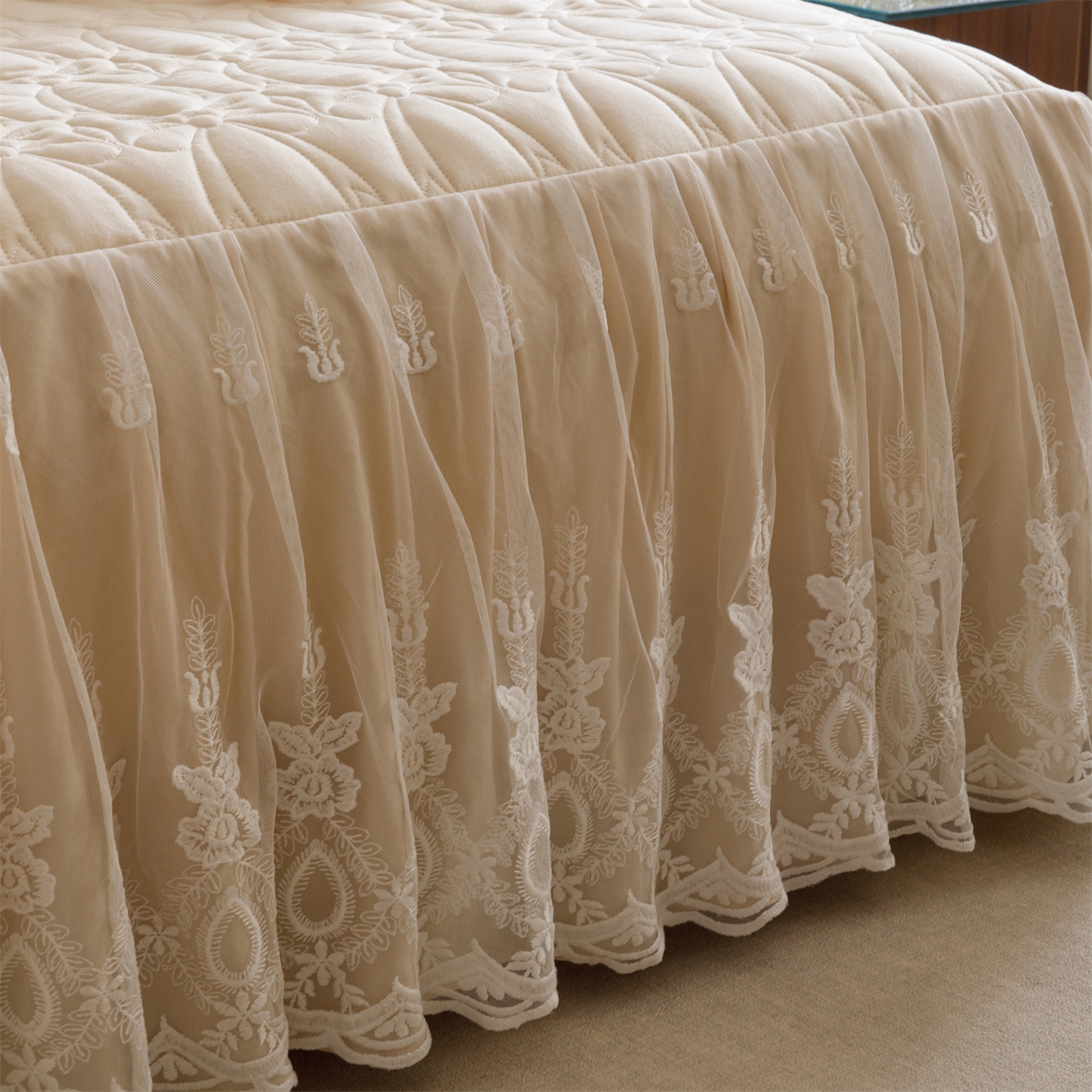 91家纺网 家纺一手货源 找家纺 好儿喜家纺 2025新款A类水洗棉床裙三件套-梦语系列 梦语-香槟