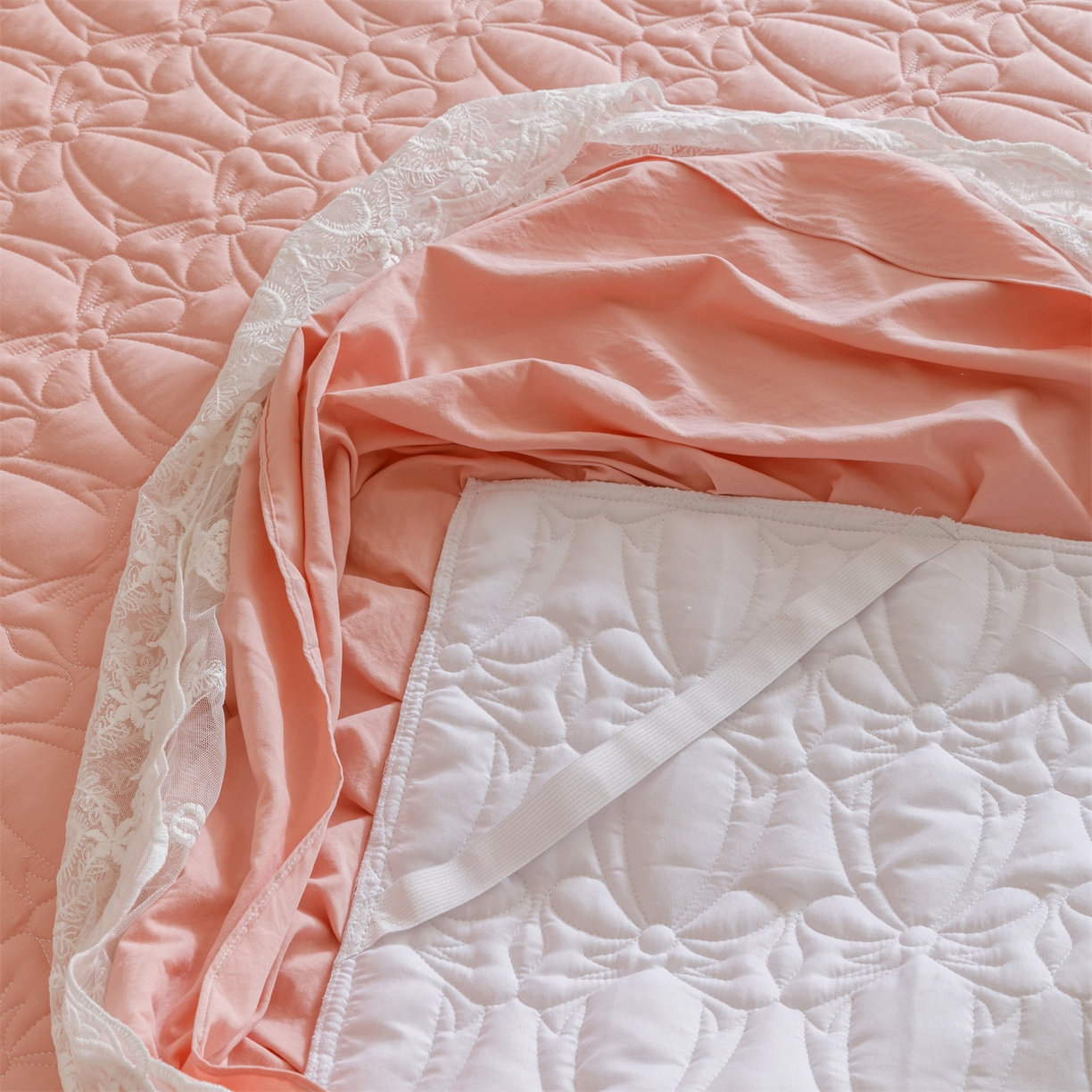 91家纺网 家纺一手货源 找家纺 好儿喜家纺 2025新款A类水洗棉床裙三件套-梦语系列 梦语-豆沙