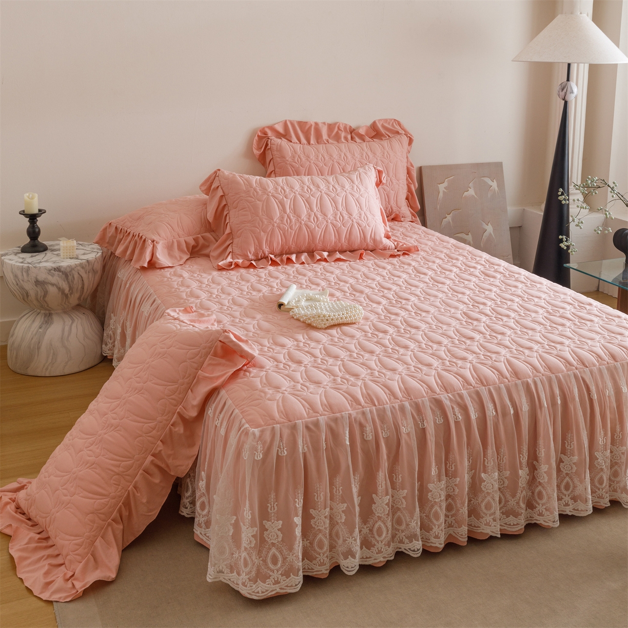 91家纺网 家纺一手货源 找家纺 好儿喜家纺 2025新款A类水洗棉床裙三件套-梦语系列 梦语-豆沙