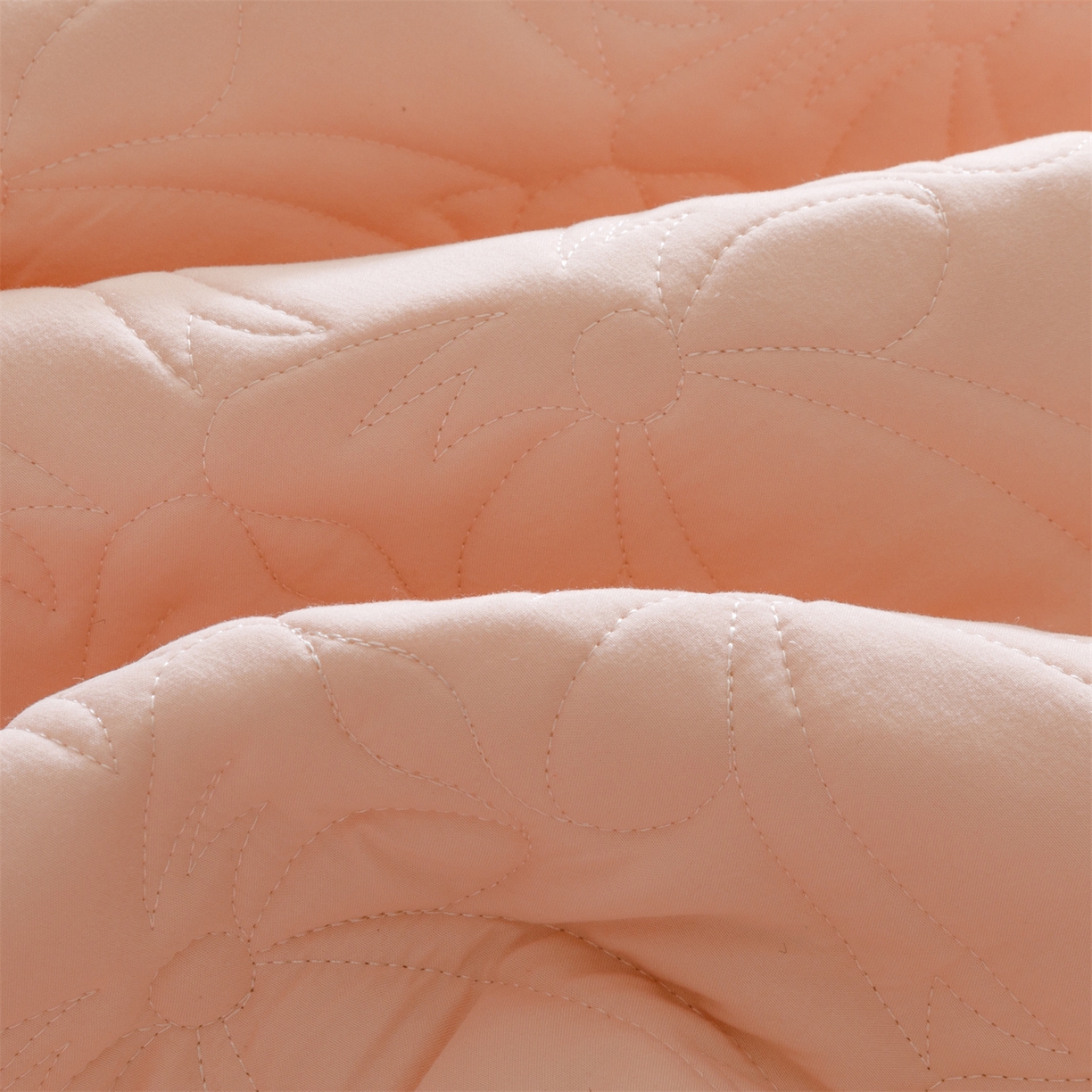 91家纺网 家纺一手货源 找家纺 好儿喜家纺 2025新款A类水洗棉床裙三件套-梦语系列 梦语-浅粉