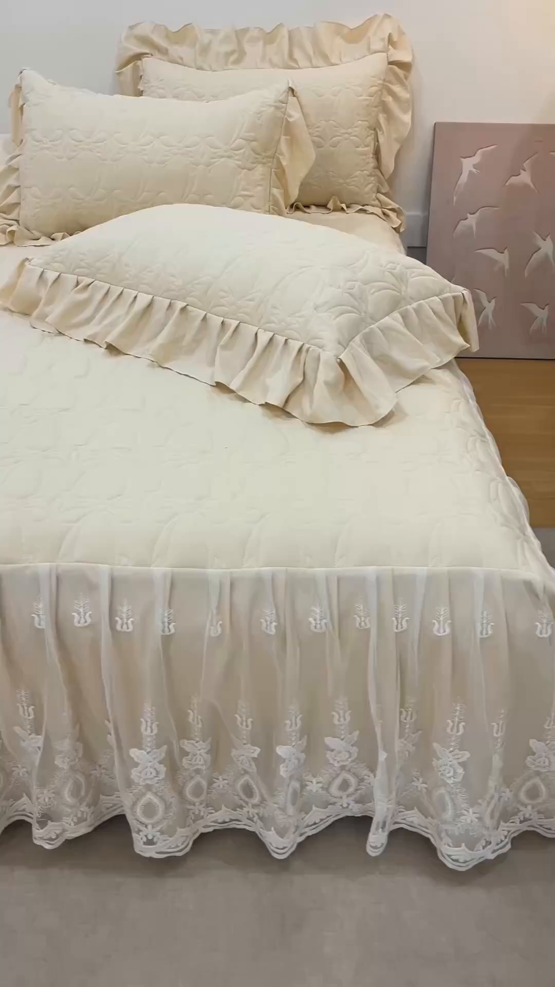 91家纺网 家纺一手货源 找家纺 好儿喜家纺 2025新款A类水洗棉床裙三件套-梦语系列 梦语-香槟