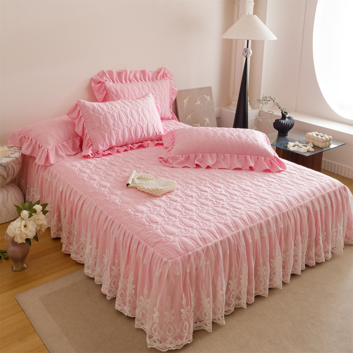 91家纺网 家纺一手货源 找家纺 好儿喜家纺 2025新款A类水洗棉床裙三件套-梦语系列 梦语-粉