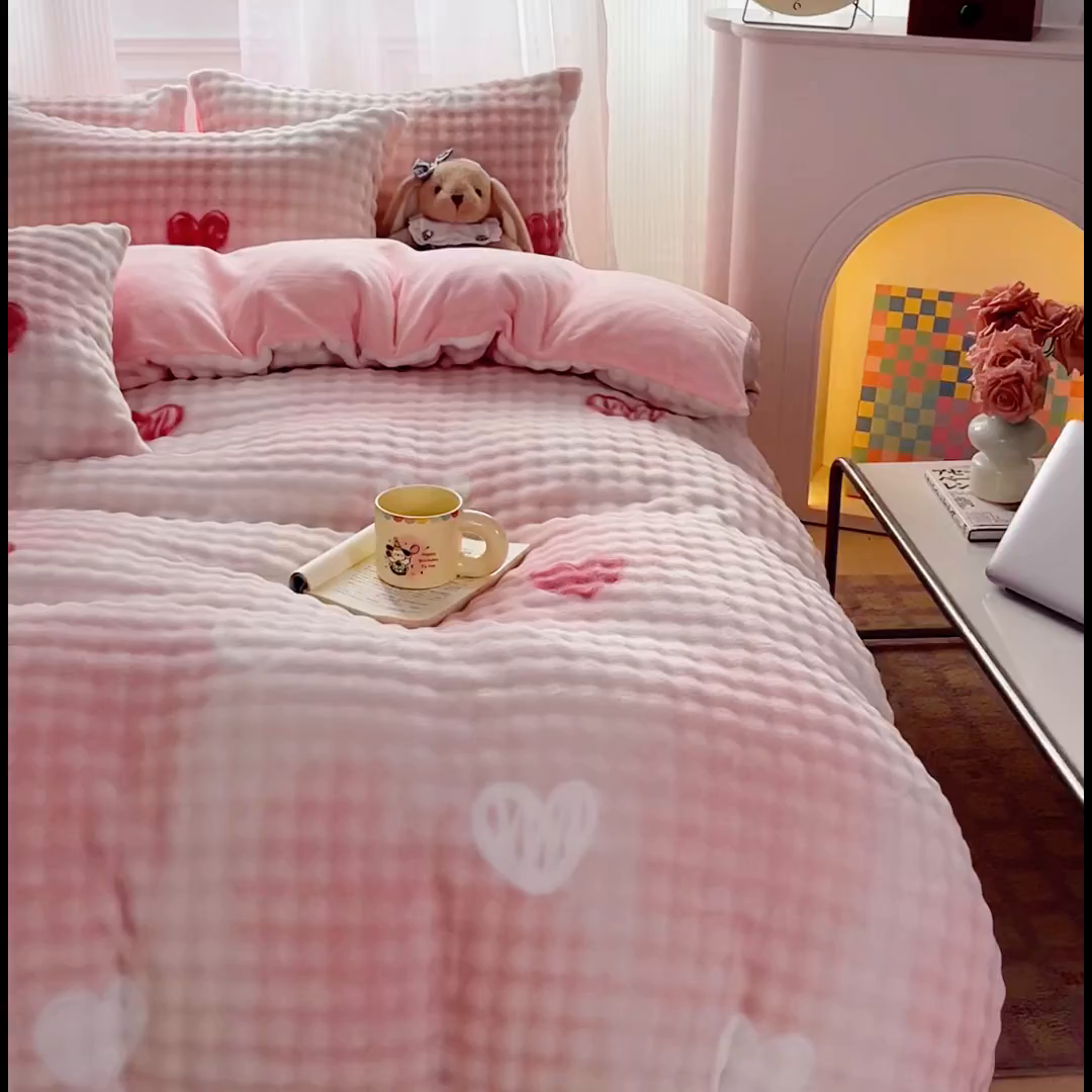 91家纺网 家纺一手货源 找家纺 梦纤绒 2025新款保暖舒适亲肤泡泡绒四件套 鸡心粉