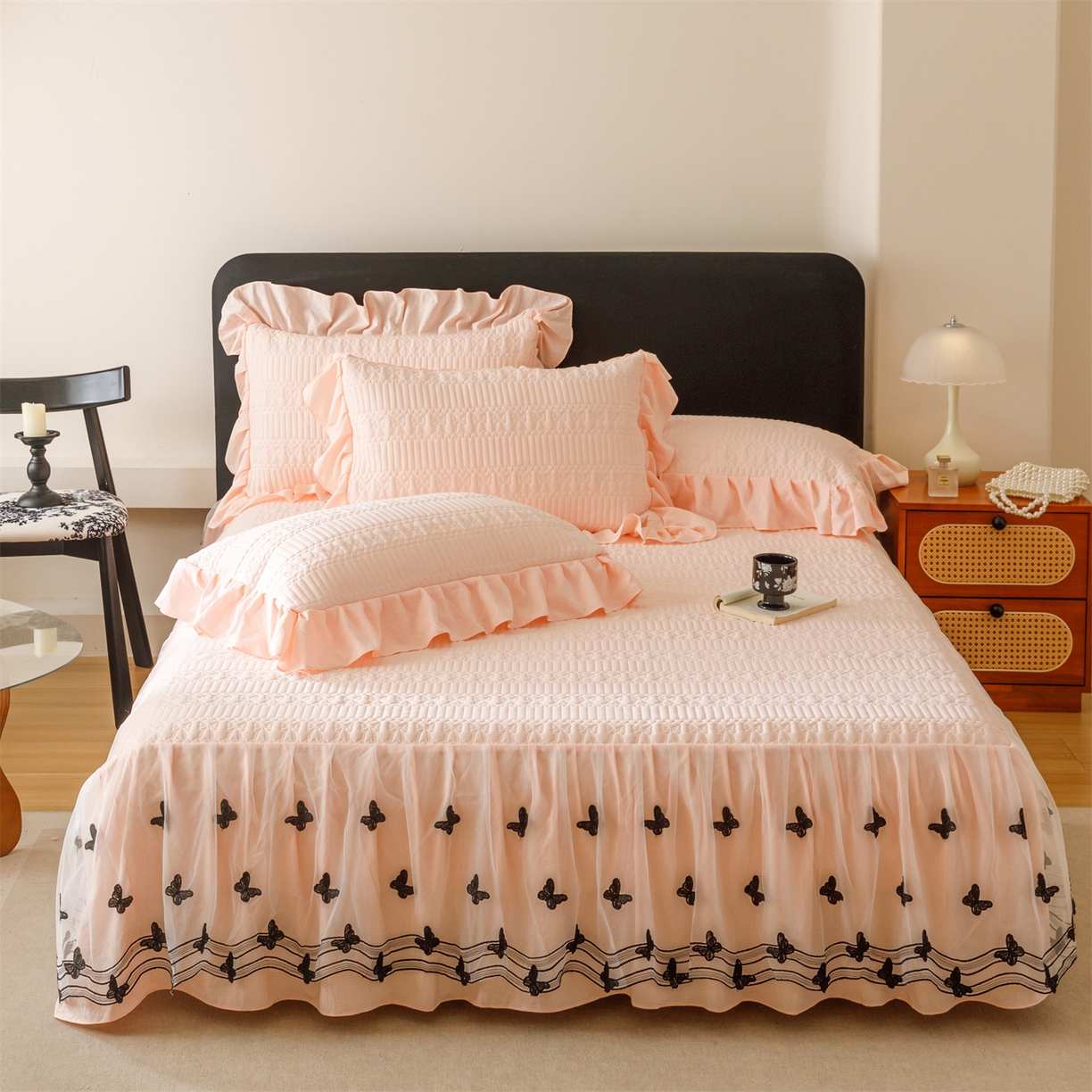 91家纺网 家纺一手货源 找家纺 好儿喜家纺 2025新款A类水洗棉床裙三件套-凝香系列 凝香-浅粉