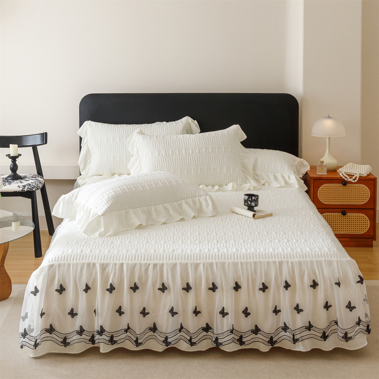 91家纺网 家纺一手货源 找家纺 好儿喜家纺 2025新款A类水洗棉床裙三件套-凝香系列 凝香-奶白