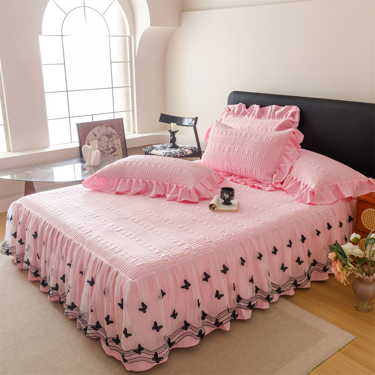 91家纺网 家纺一手货源 找家纺 好儿喜家纺 2025新款A类水洗棉床裙三件套-凝香系列 凝香-粉