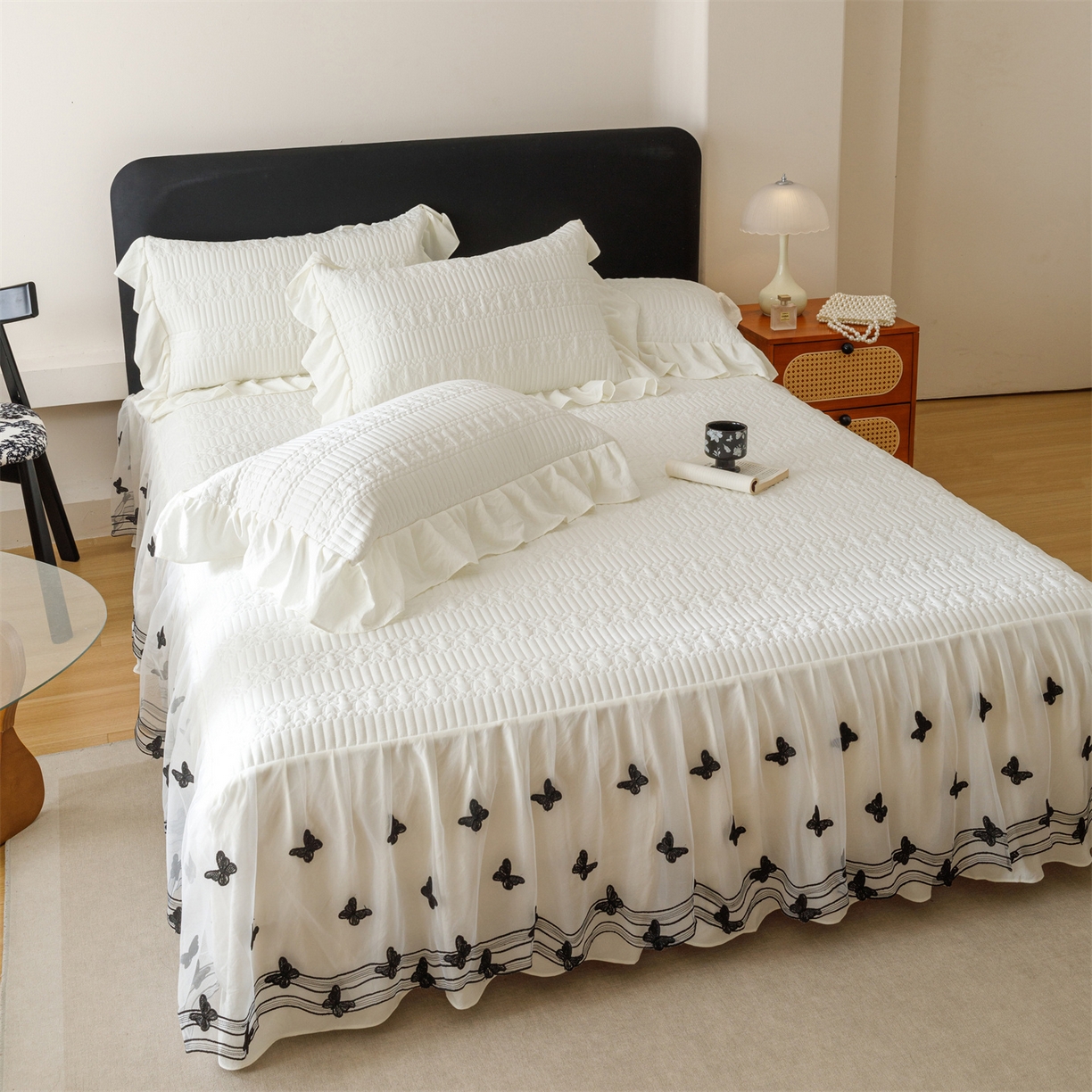 91家纺网 家纺一手货源 找家纺 好儿喜家纺 2025新款A类水洗棉床裙三件套-凝香系列 凝香-奶白