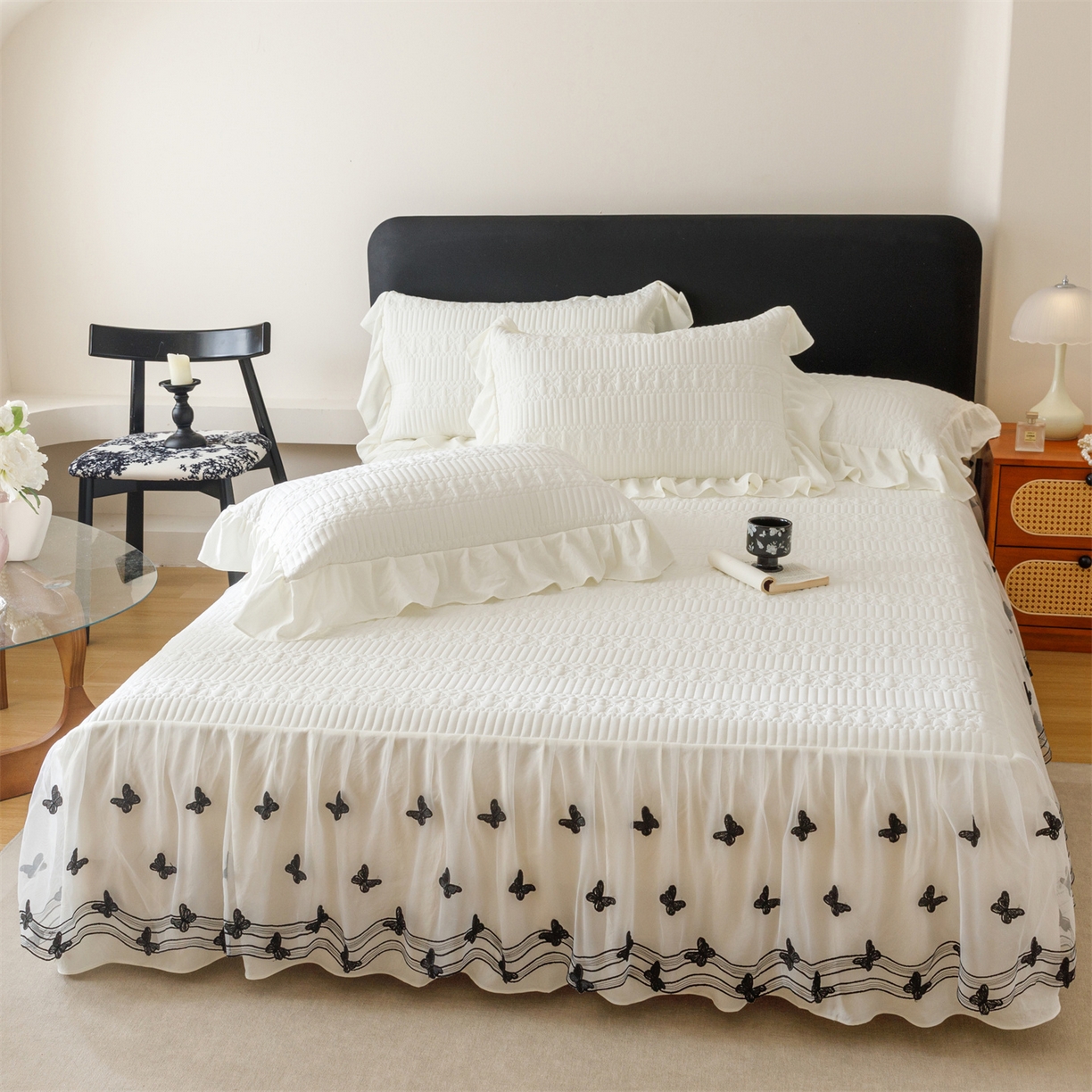 91家纺网 家纺一手货源 找家纺 好儿喜家纺 2025新款A类水洗棉床裙三件套-凝香系列 凝香-奶白