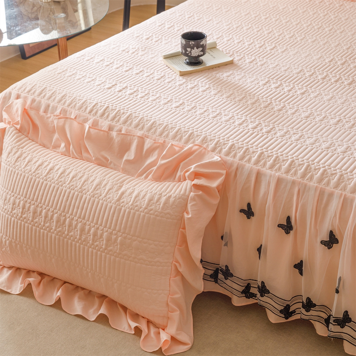 91家纺网 家纺一手货源 找家纺 好儿喜家纺 2025新款A类水洗棉床裙三件套-凝香系列 凝香-浅粉