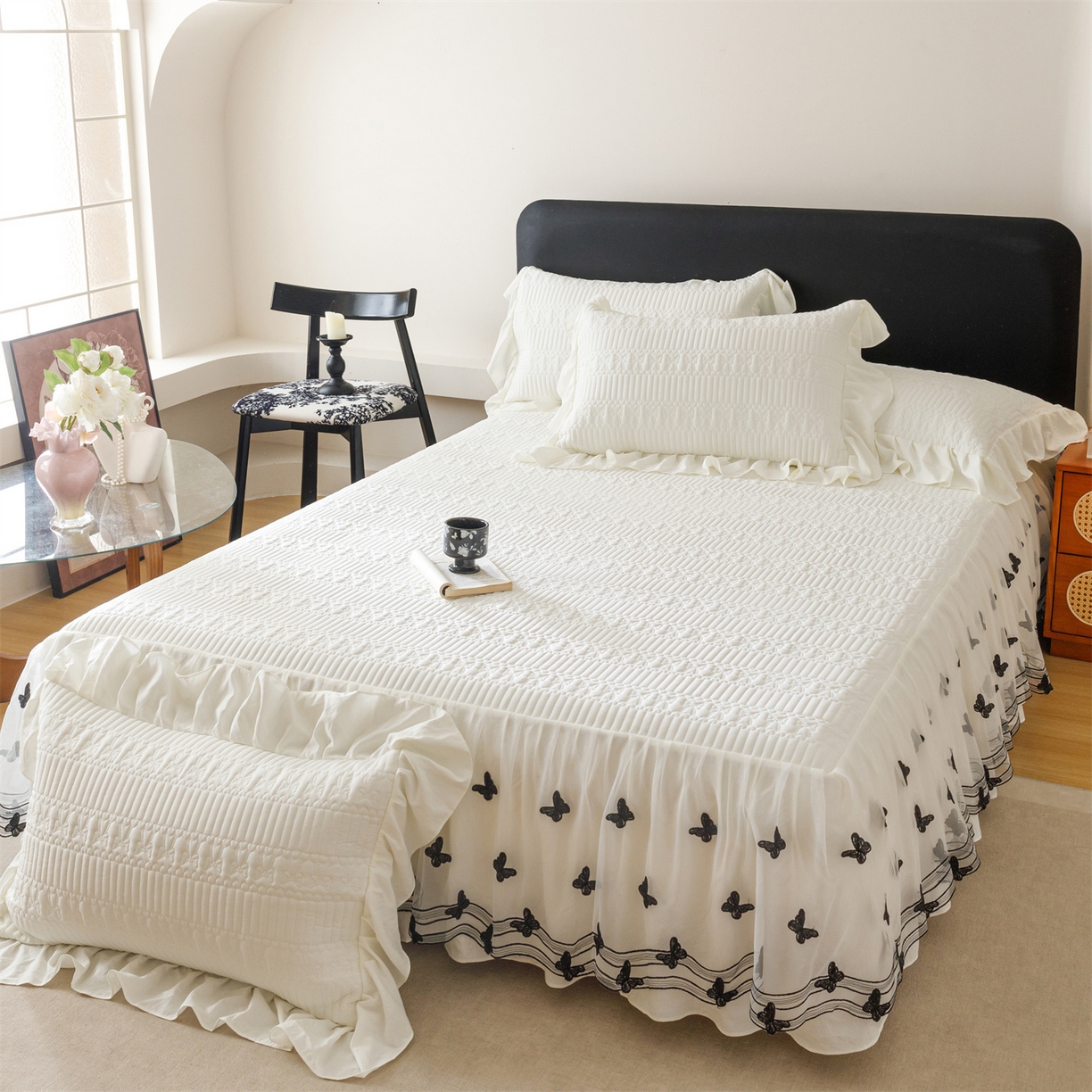 91家纺网 家纺一手货源 找家纺 好儿喜家纺 2025新款A类水洗棉床裙三件套-凝香系列 凝香-奶白