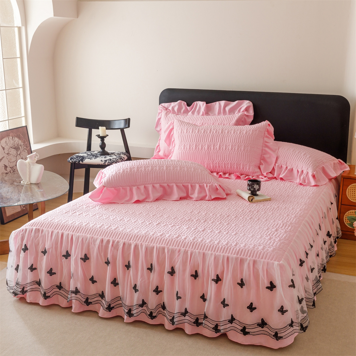 91家纺网 家纺一手货源 找家纺 好儿喜家纺 2025新款A类水洗棉床裙三件套-凝香系列 凝香-粉