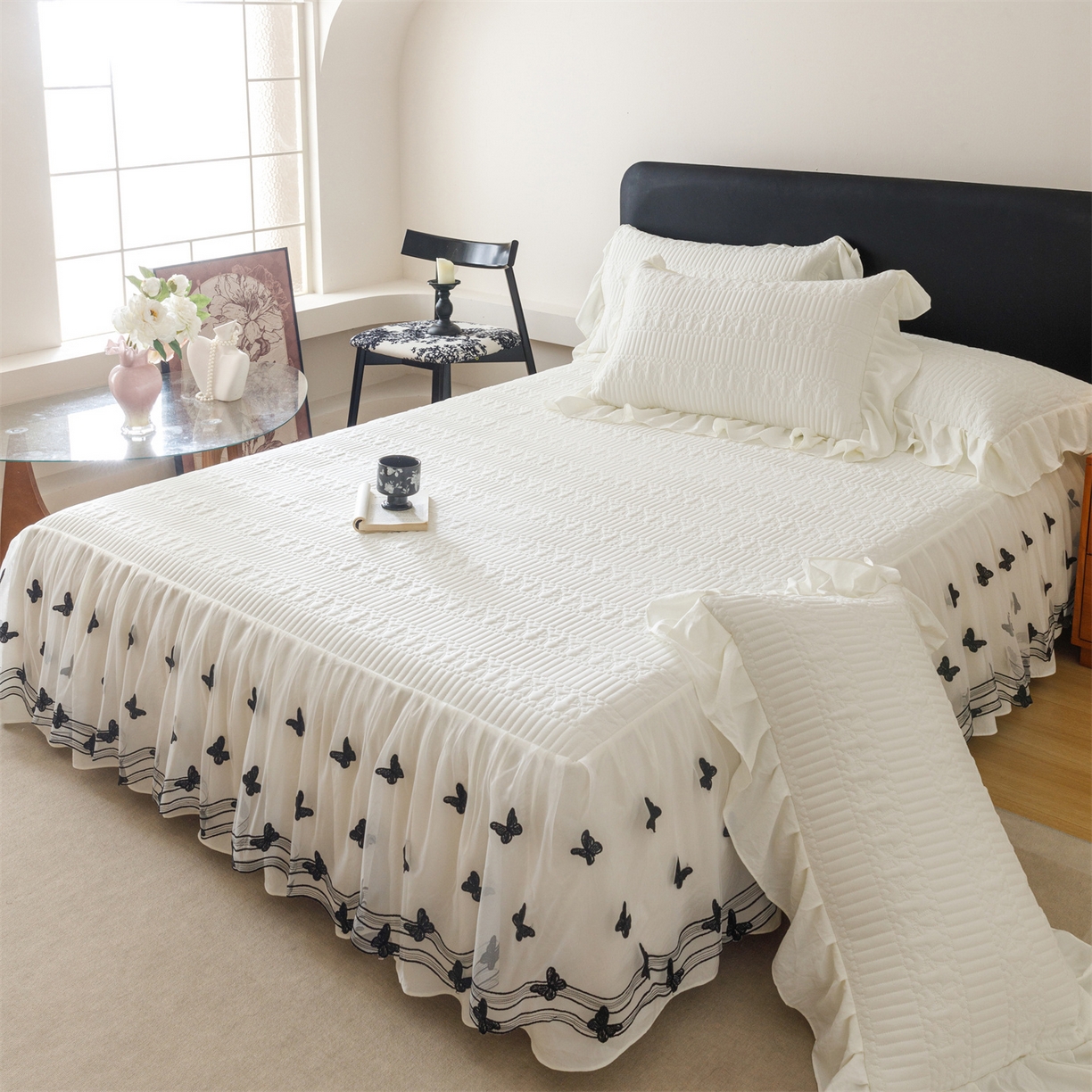 91家纺网 家纺一手货源 找家纺 好儿喜家纺 2025新款A类水洗棉床裙三件套-凝香系列 凝香-奶白