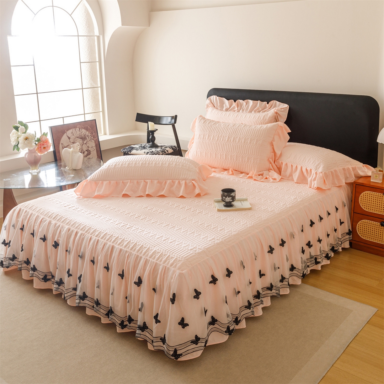 91家纺网 家纺一手货源 找家纺 好儿喜家纺 2025新款A类水洗棉床裙三件套-凝香系列 凝香-浅粉