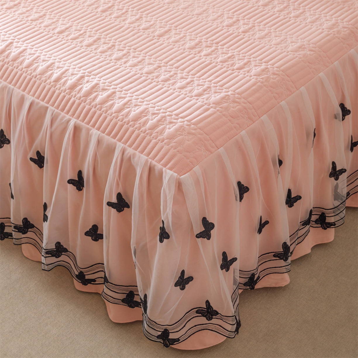 91家纺网 家纺一手货源 找家纺 好儿喜家纺 2025新款A类水洗棉床裙三件套-凝香系列 凝香-豆沙