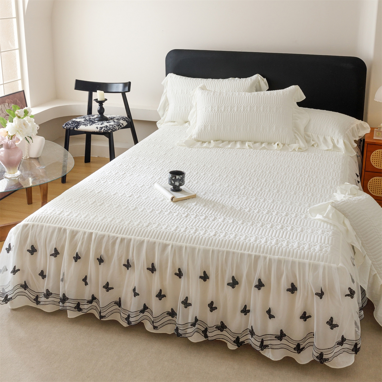 91家纺网 家纺一手货源 找家纺 好儿喜家纺 2025新款A类水洗棉床裙三件套-凝香系列 凝香-奶白