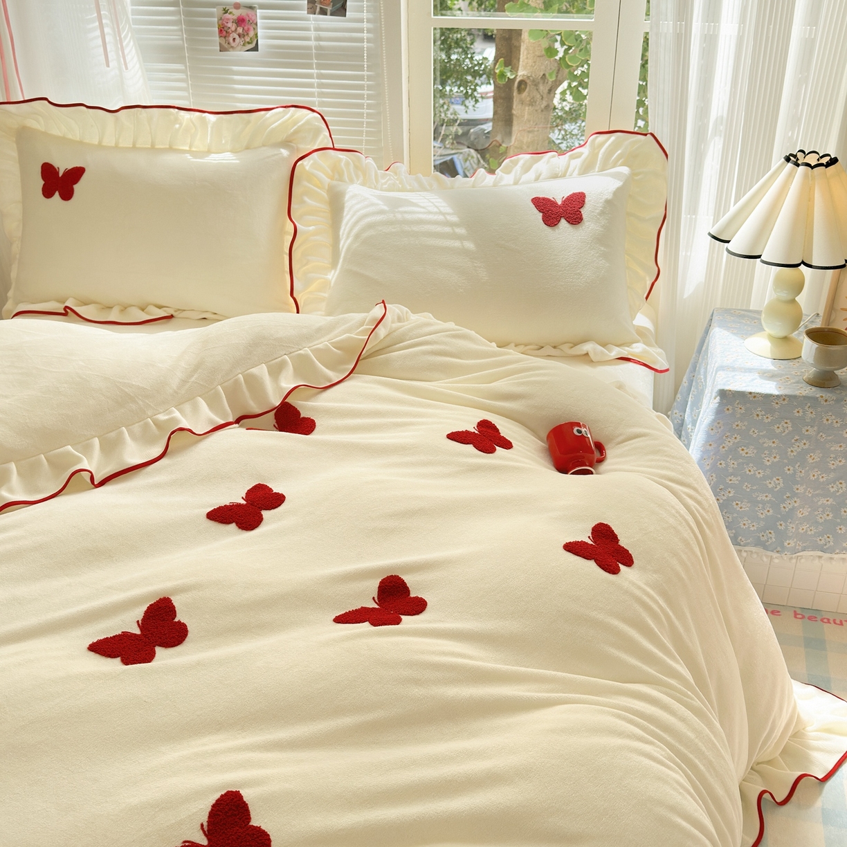 91家纺网 家纺一手货源 找家纺 （总）典雅家纺 2025新款高克重牛奶绒毛巾绣系列四件套-蝶韵