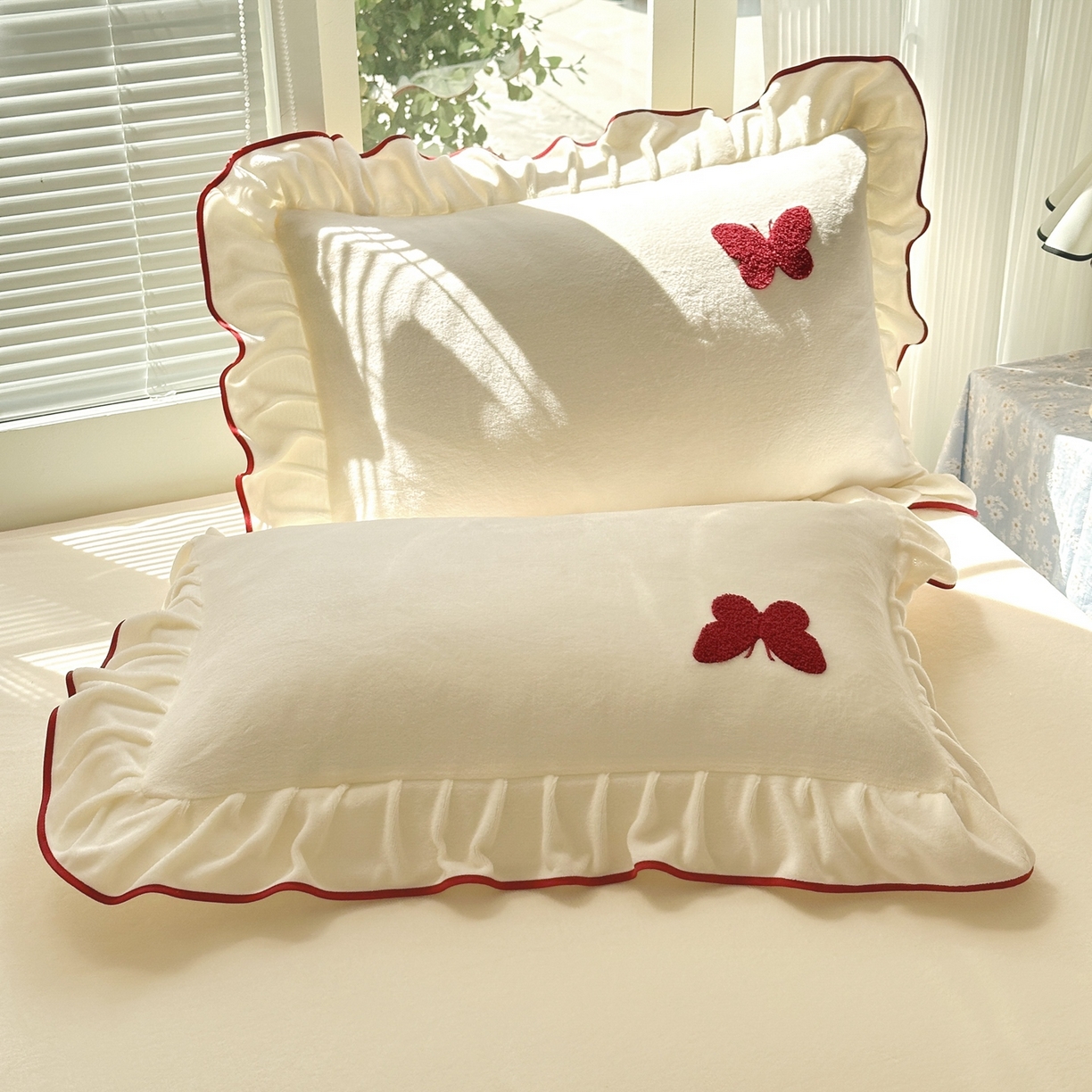 91家纺网 家纺一手货源 找家纺 （总）典雅家纺 2025新款高克重牛奶绒毛巾绣系列四件套-蝶韵